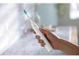 PHILIPS sonična električna zobna ščetka Sonicare 2100 HX3651/13, bela