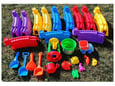 BEACH TOYS 18- delni otroški komplet bioplastičnih igrač za peskovnik v obliki gradu (125cm)