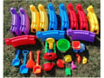BEACH TOYS bio peskovnik Grad z dodatki – 18-delni otroški set za igro